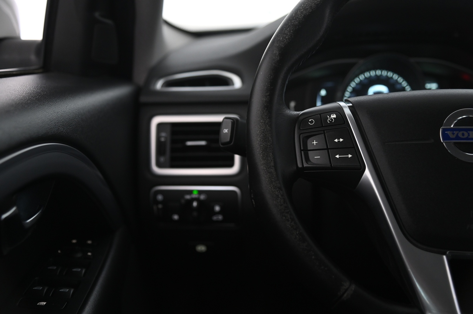 VOLVO V70 2016