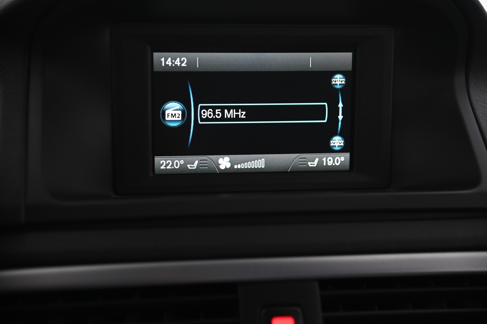 VOLVO V70 2016
