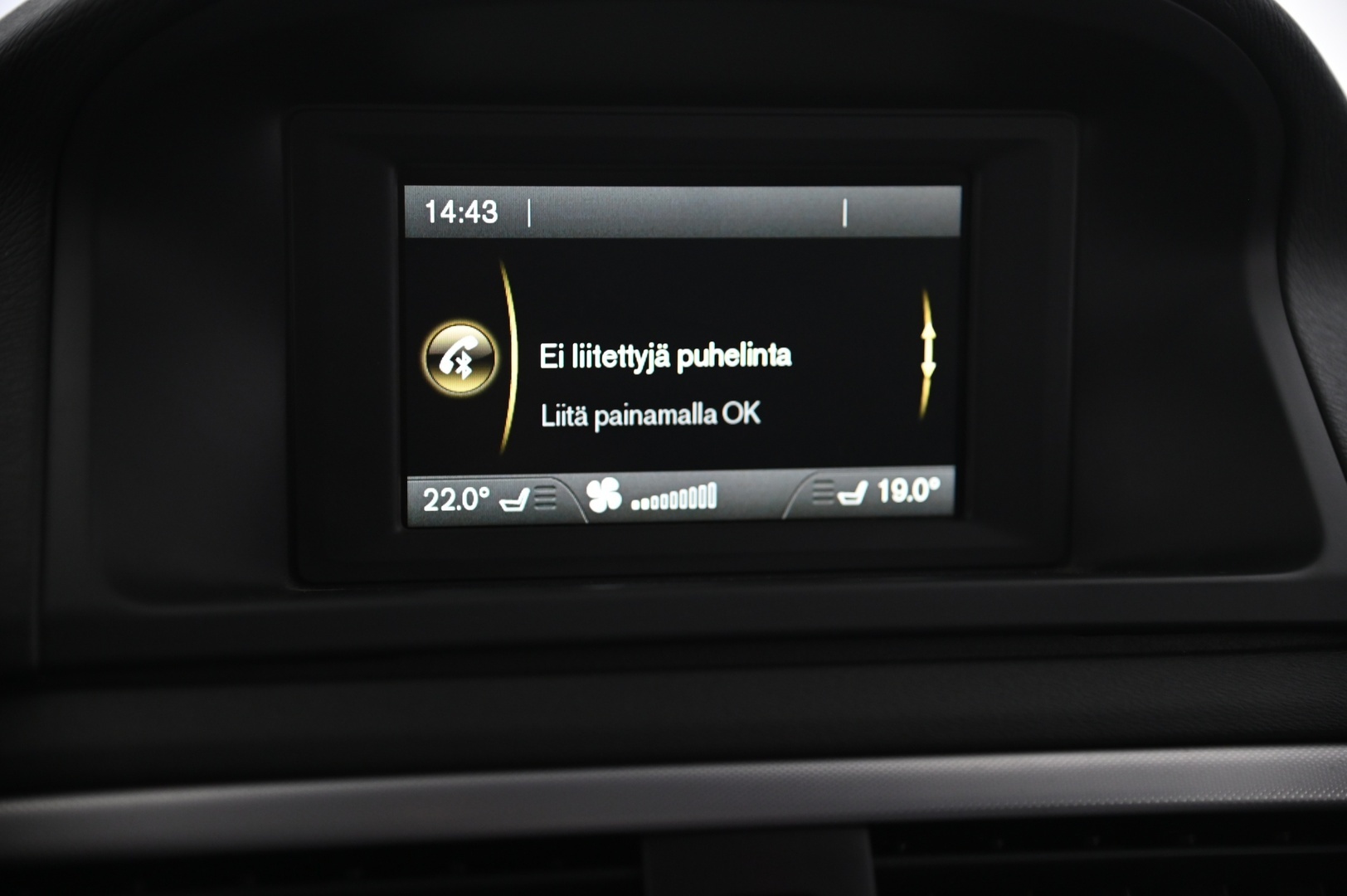 VOLVO V70 2016