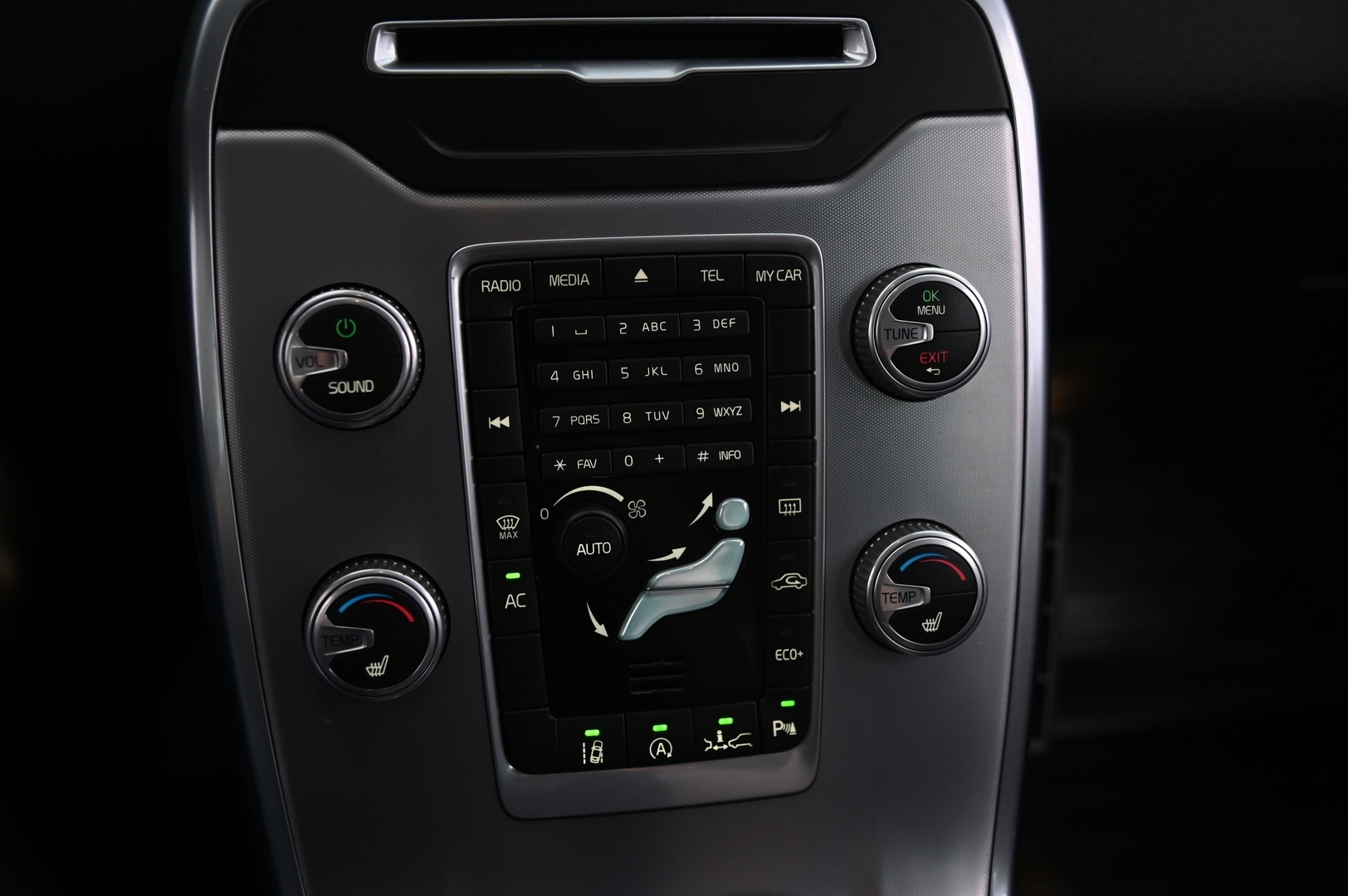 VOLVO V70 2016