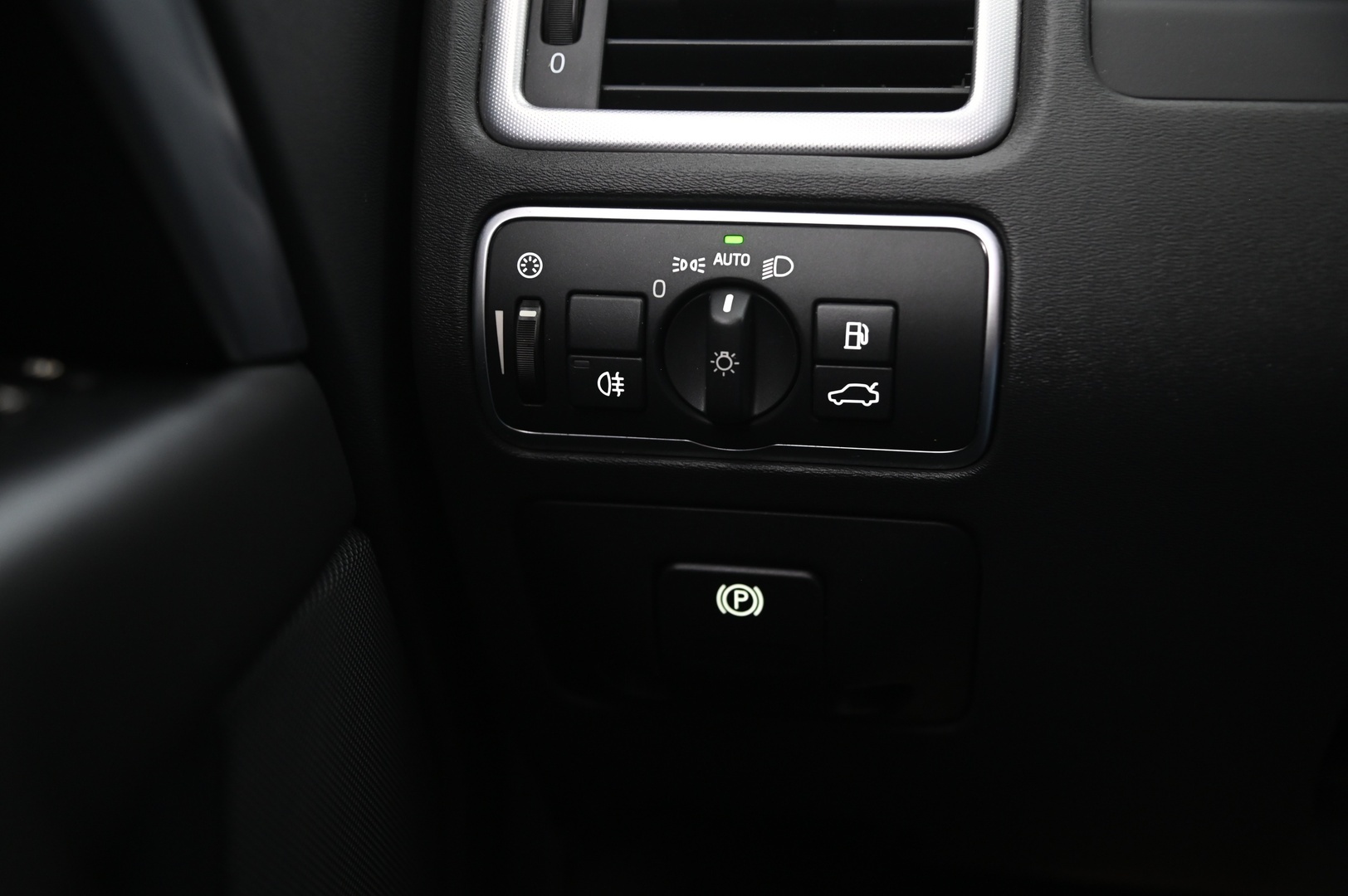 VOLVO V70 2016