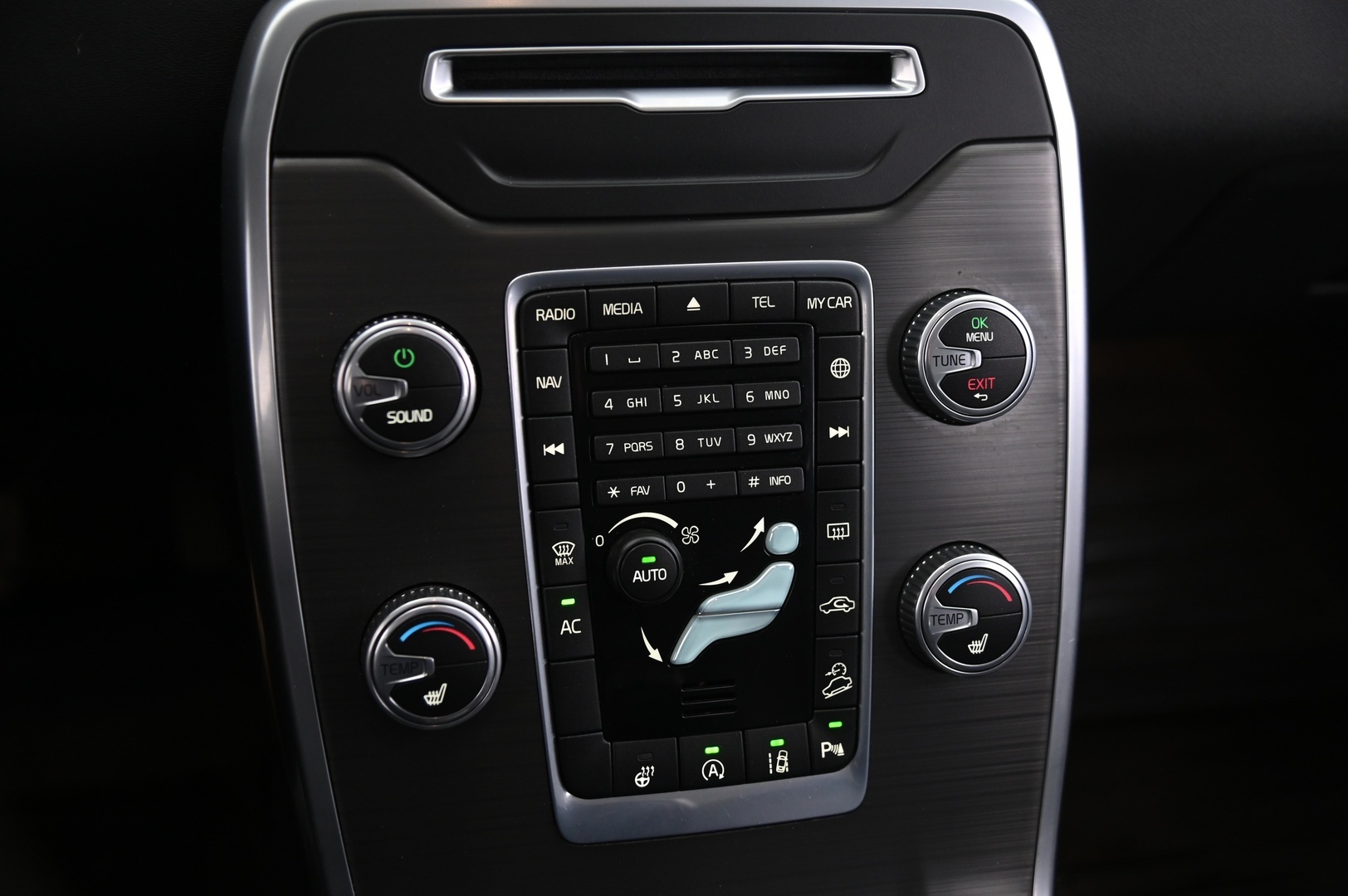 VOLVO XC70 2016