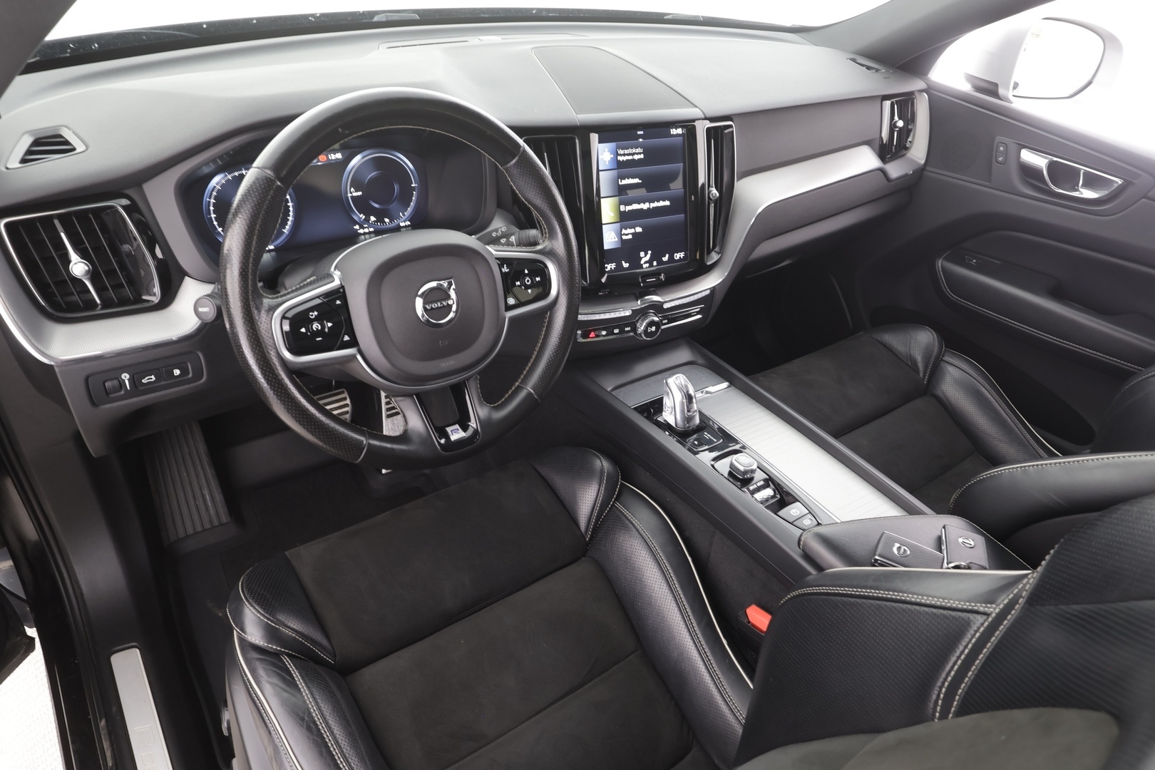VOLVO XC60 2018