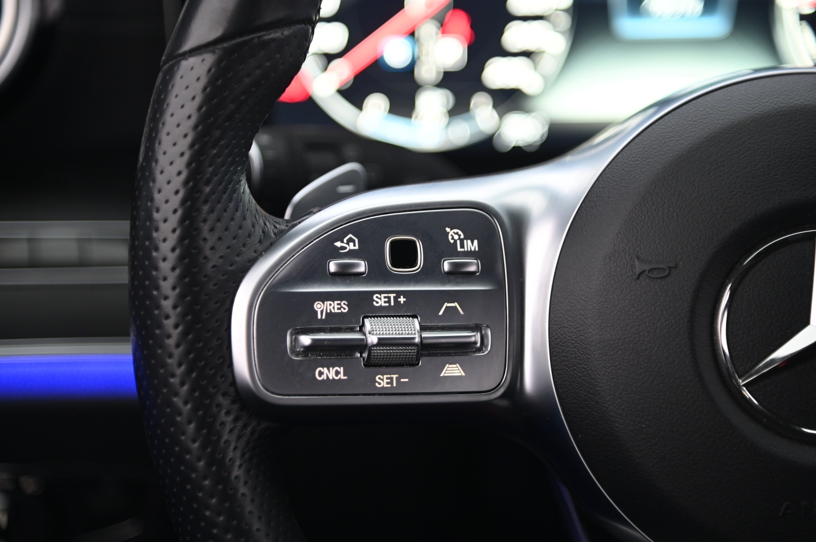 MERCEDES-BENZ E 2019