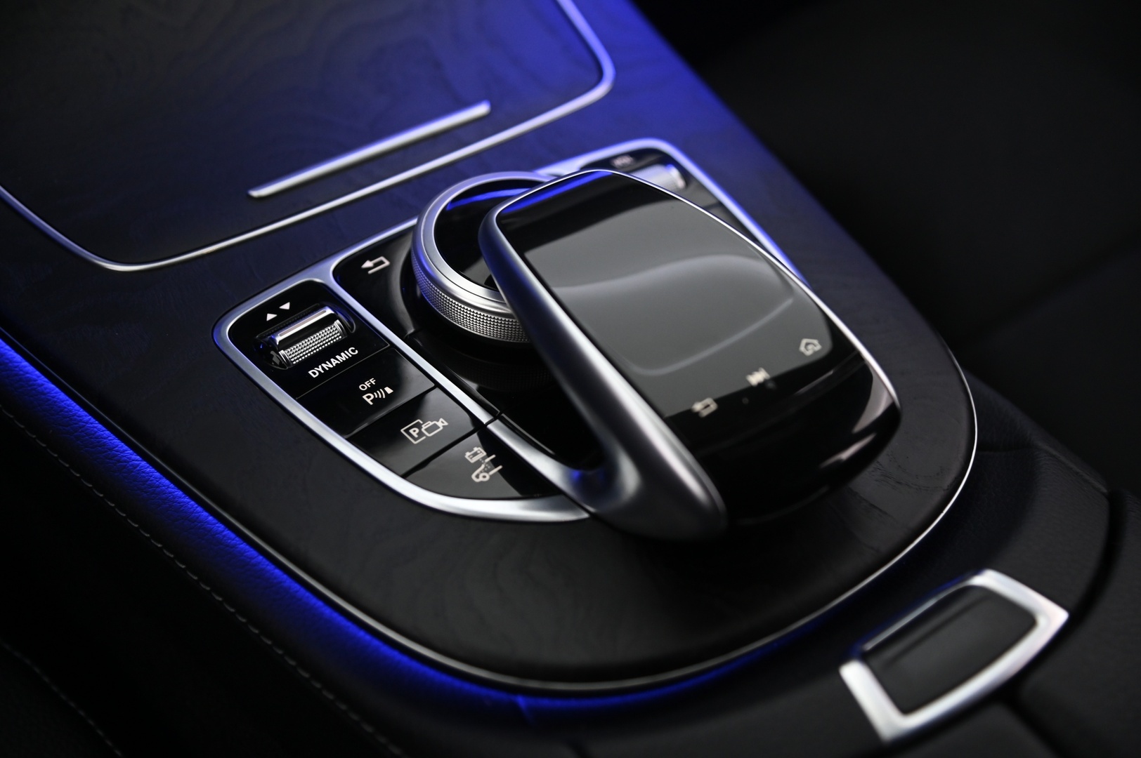 MERCEDES-BENZ E 2019