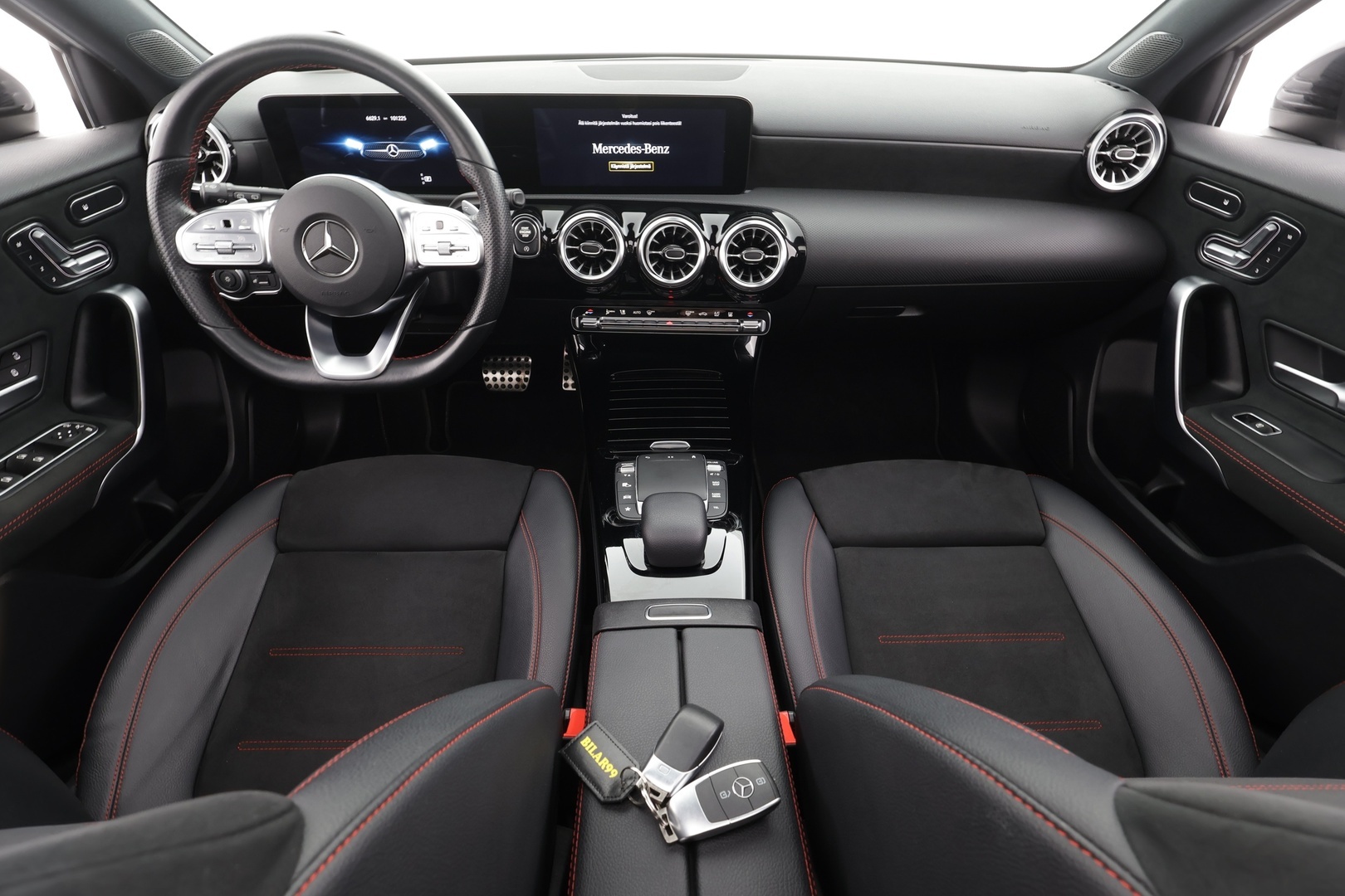 MERCEDES-BENZ A 2022