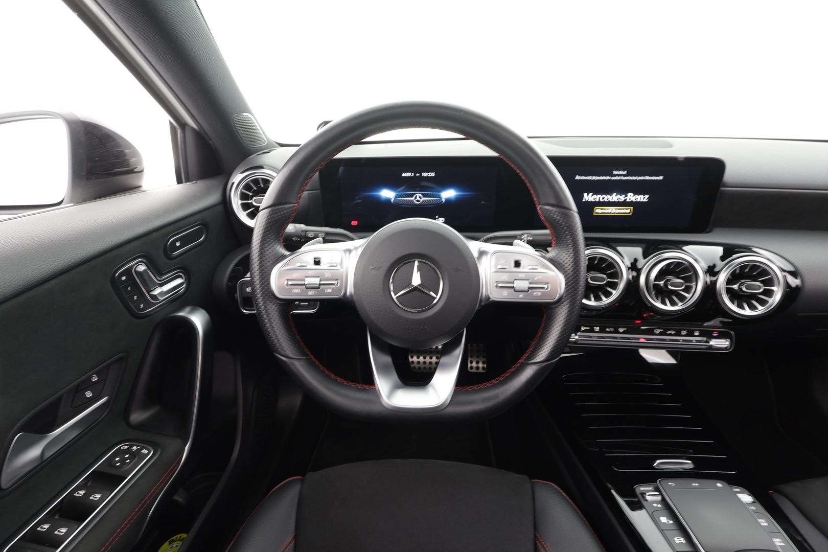 MERCEDES-BENZ A 2022