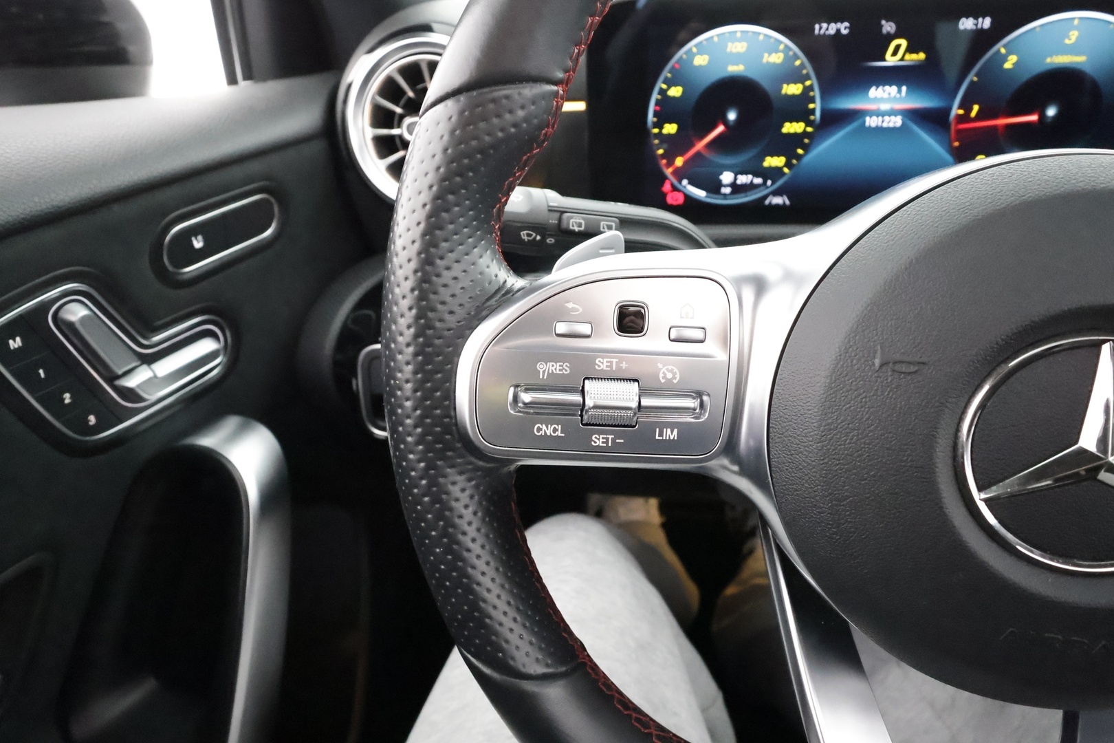 MERCEDES-BENZ A 2022