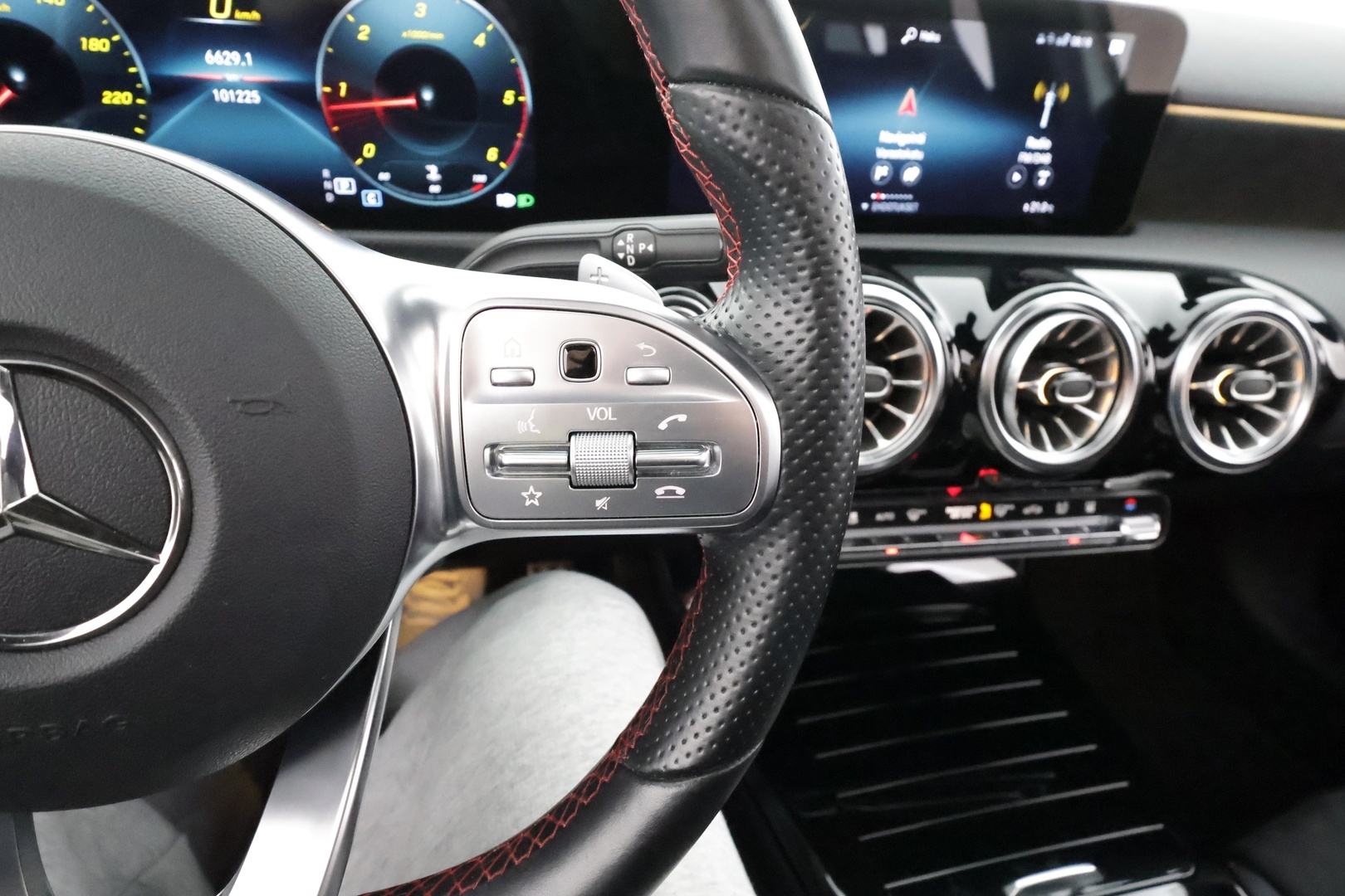 MERCEDES-BENZ A 2022