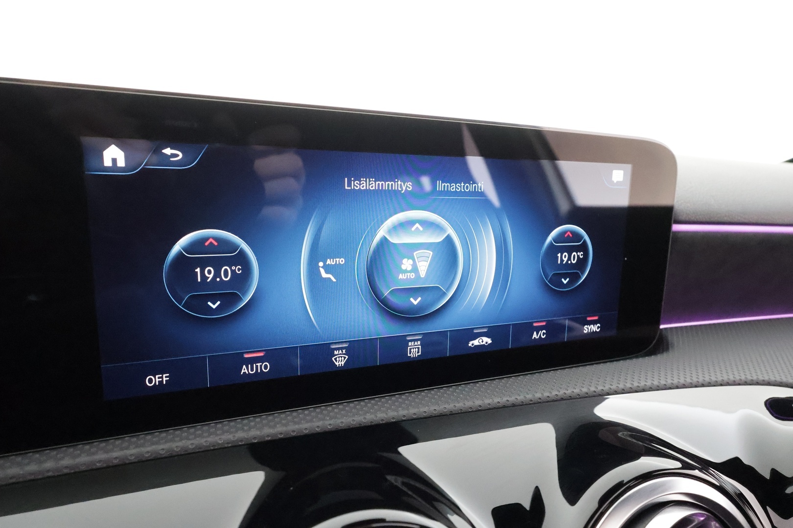 MERCEDES-BENZ A 2022