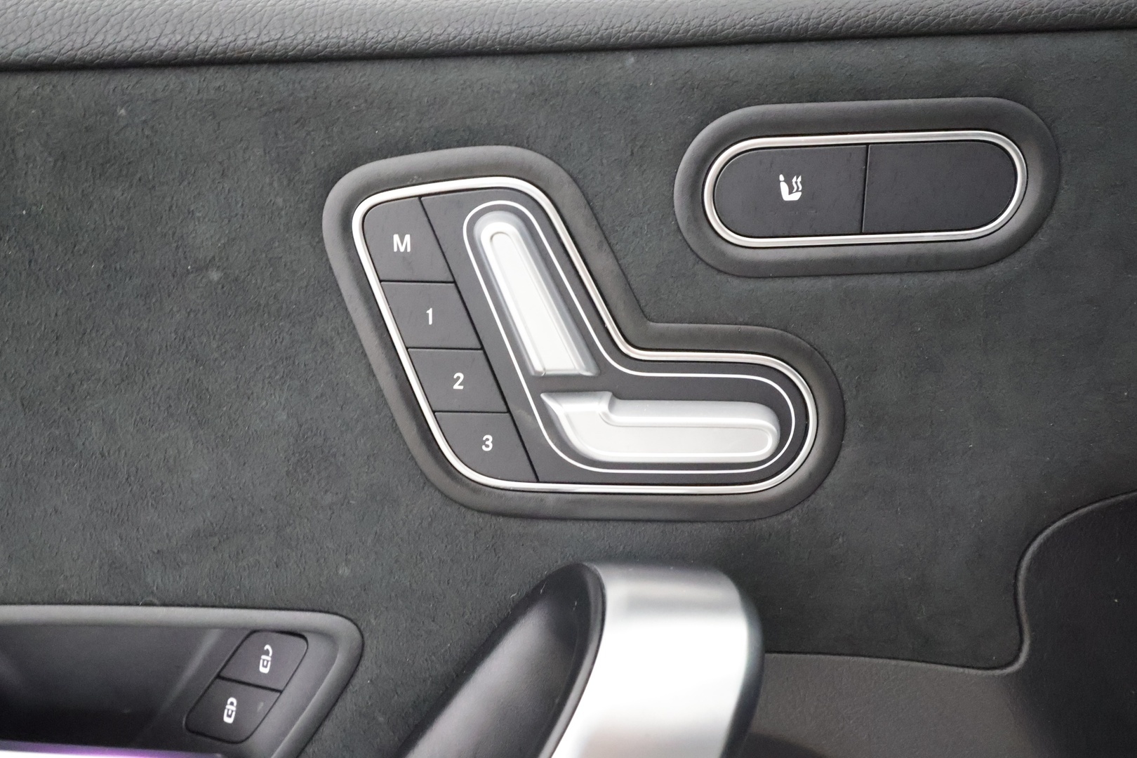 MERCEDES-BENZ A 2022