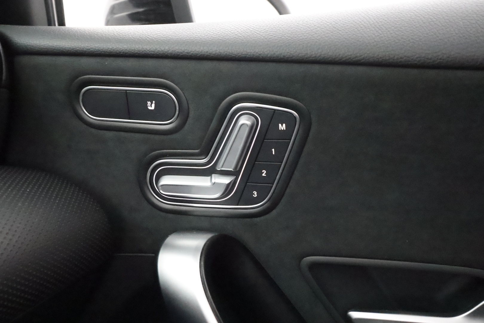 MERCEDES-BENZ A 2022