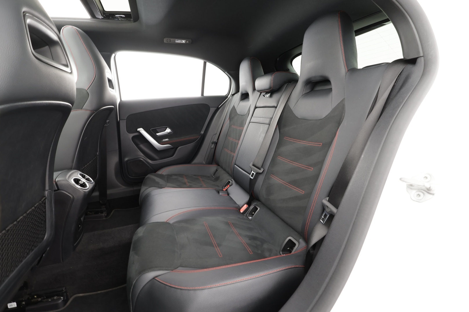 MERCEDES-BENZ A 2022