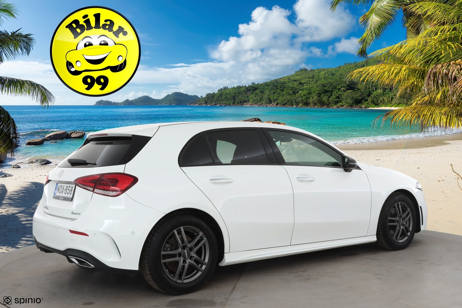 MERCEDES-BENZ A 2022