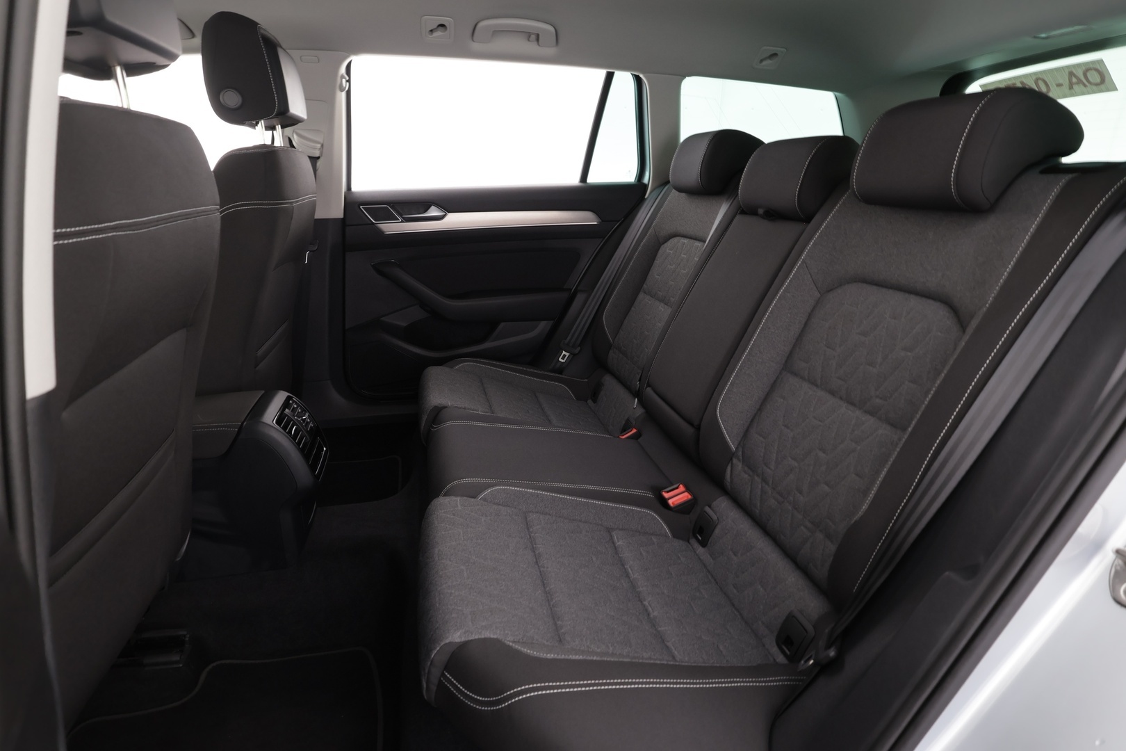 VOLKSWAGEN PASSAT 2023