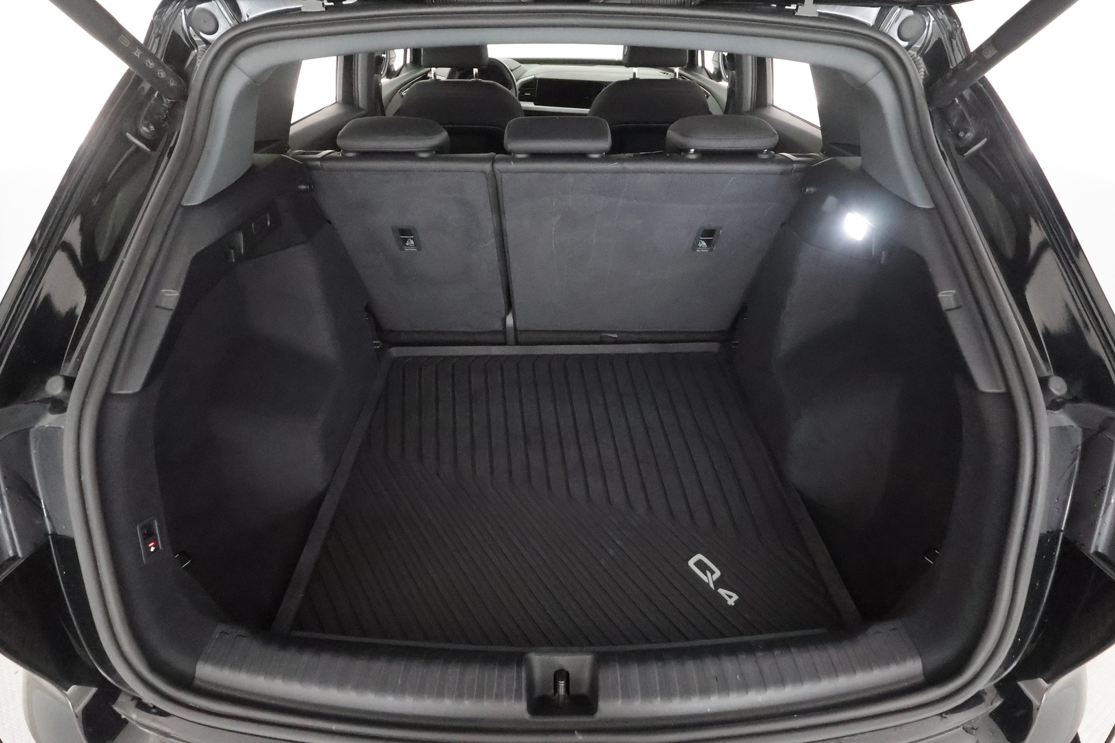 AUDI Q4 E-TRON 2024