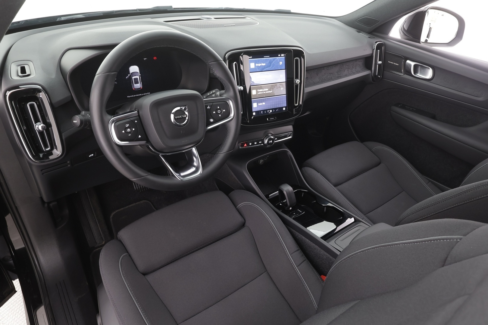 VOLVO XC40 2023