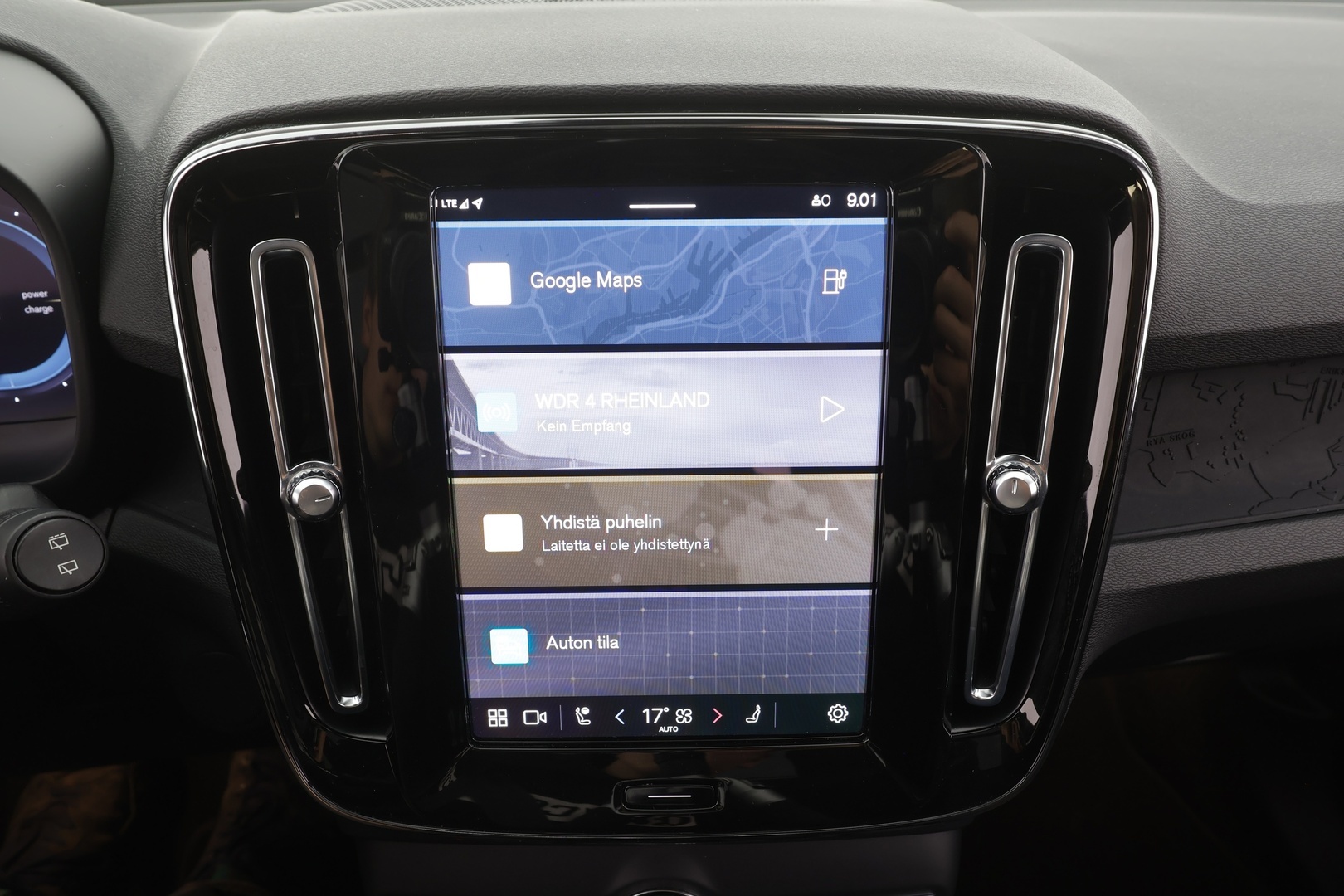 VOLVO XC40 2023