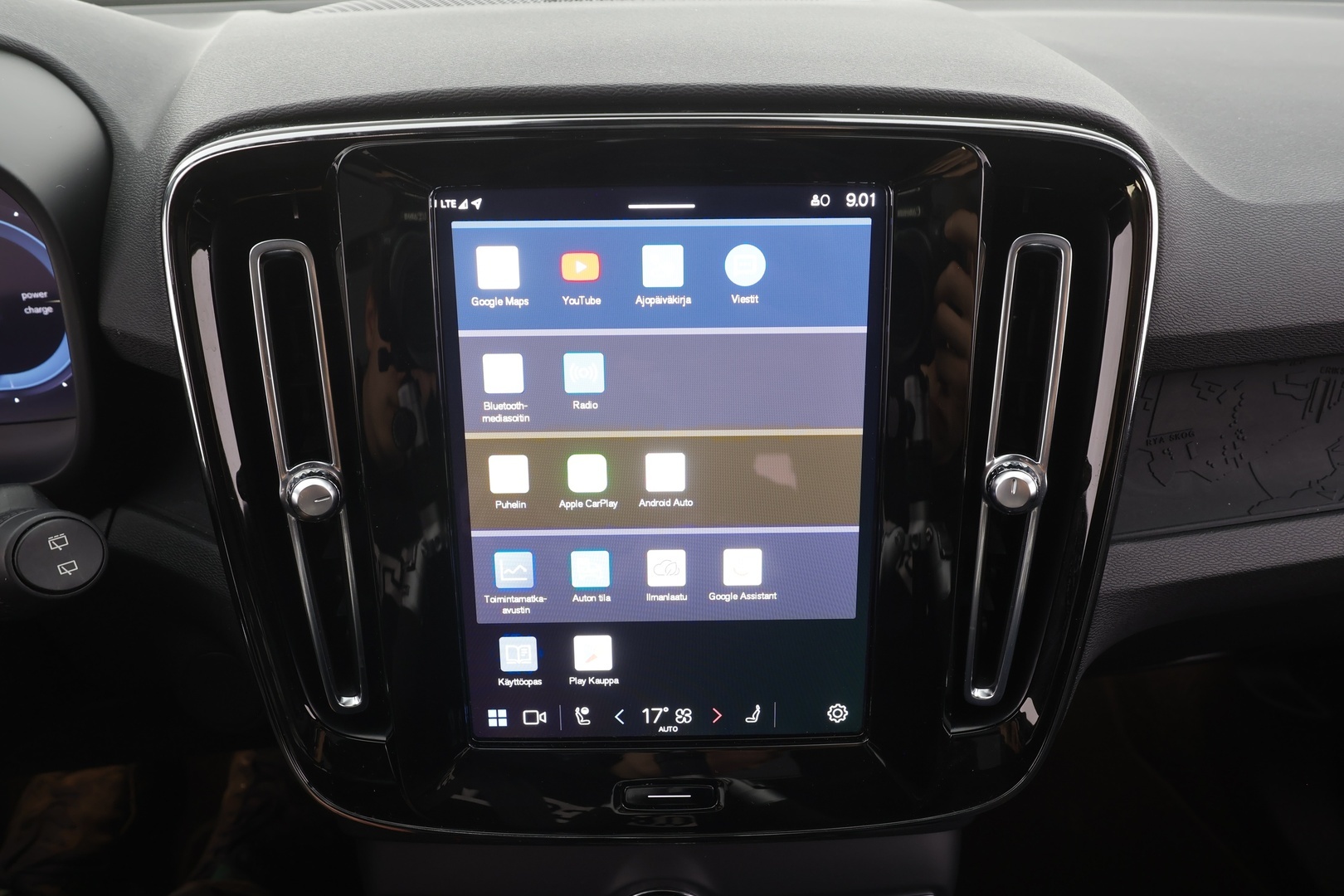 VOLVO XC40 2023