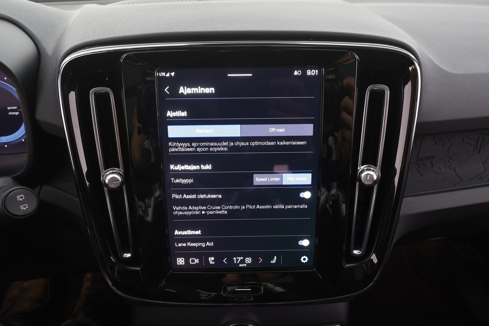 VOLVO XC40 2023