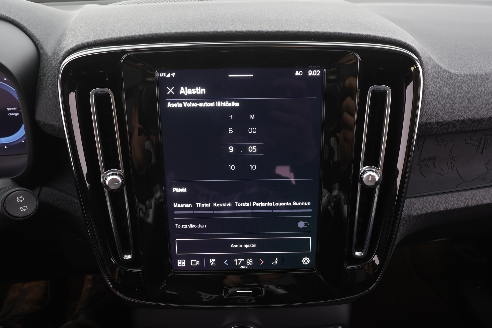 VOLVO XC40 2023