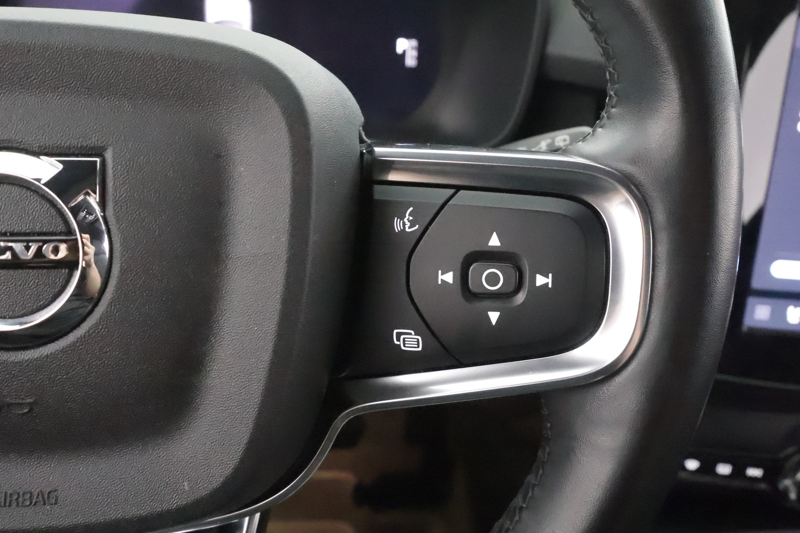 VOLVO XC40 2023