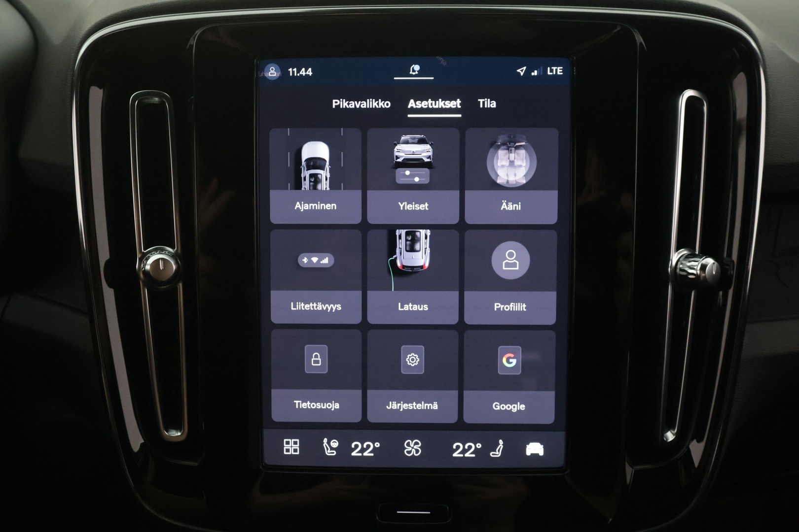 VOLVO XC40 2023