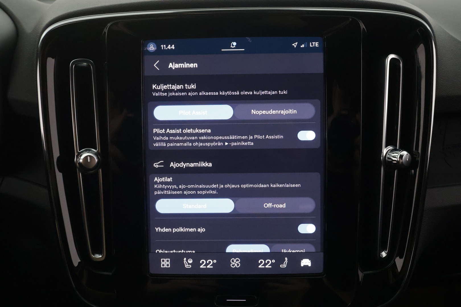 VOLVO XC40 2023