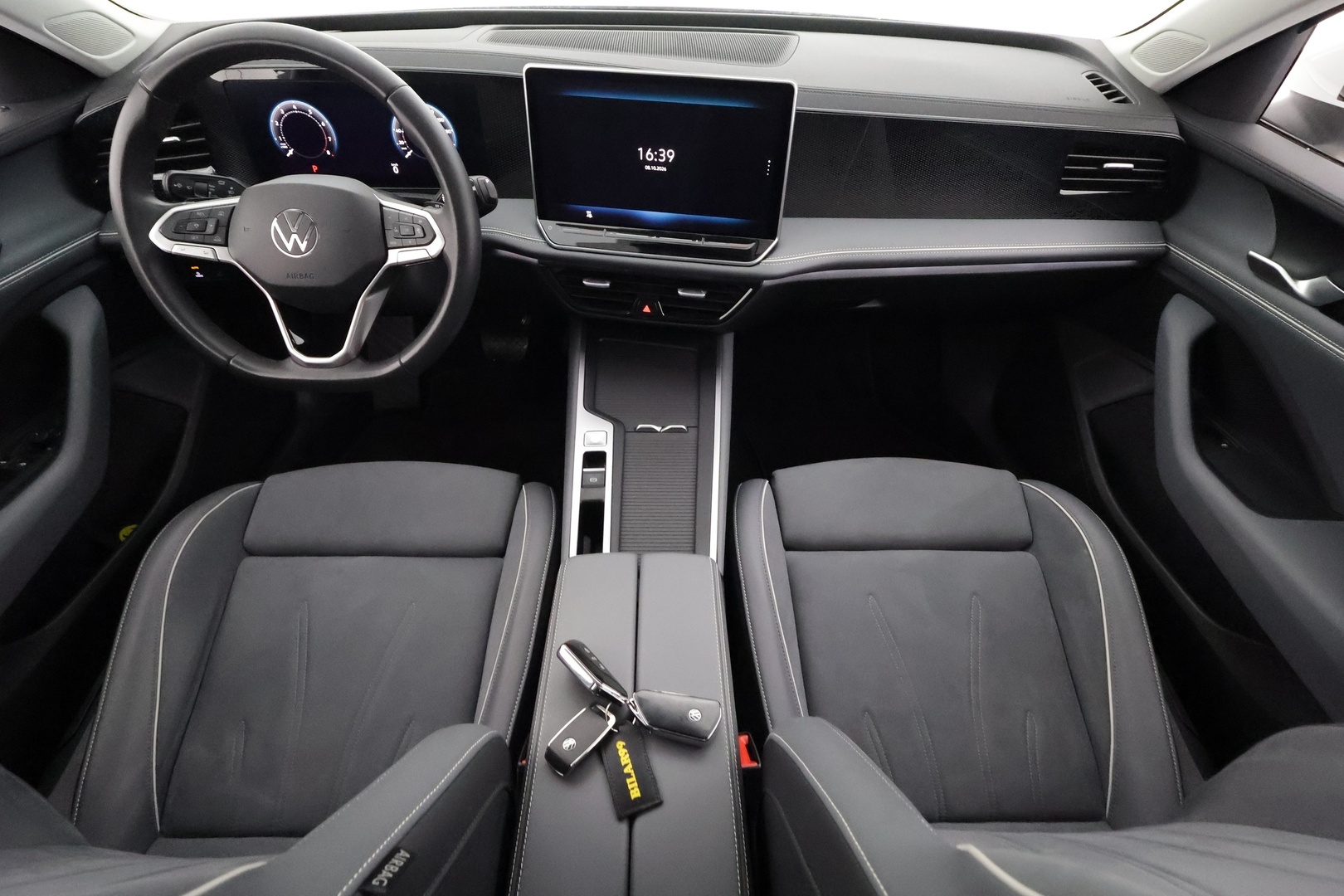 VOLKSWAGEN PASSAT 2024