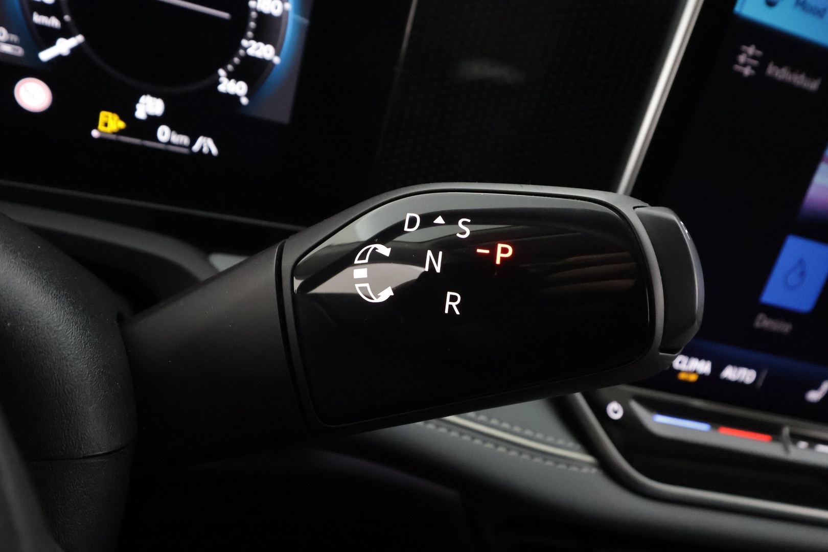 VOLKSWAGEN PASSAT 2024