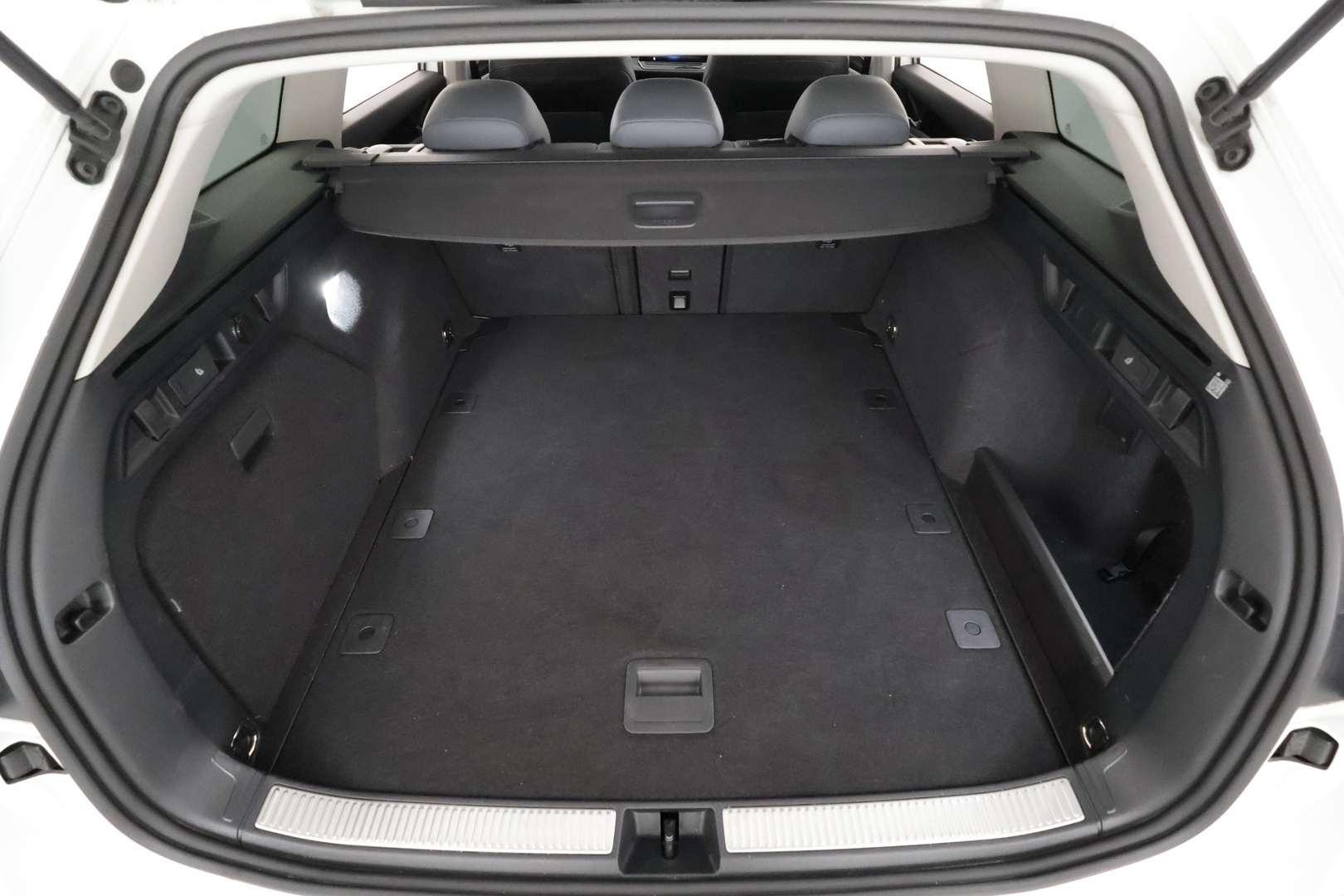 VOLKSWAGEN PASSAT 2024