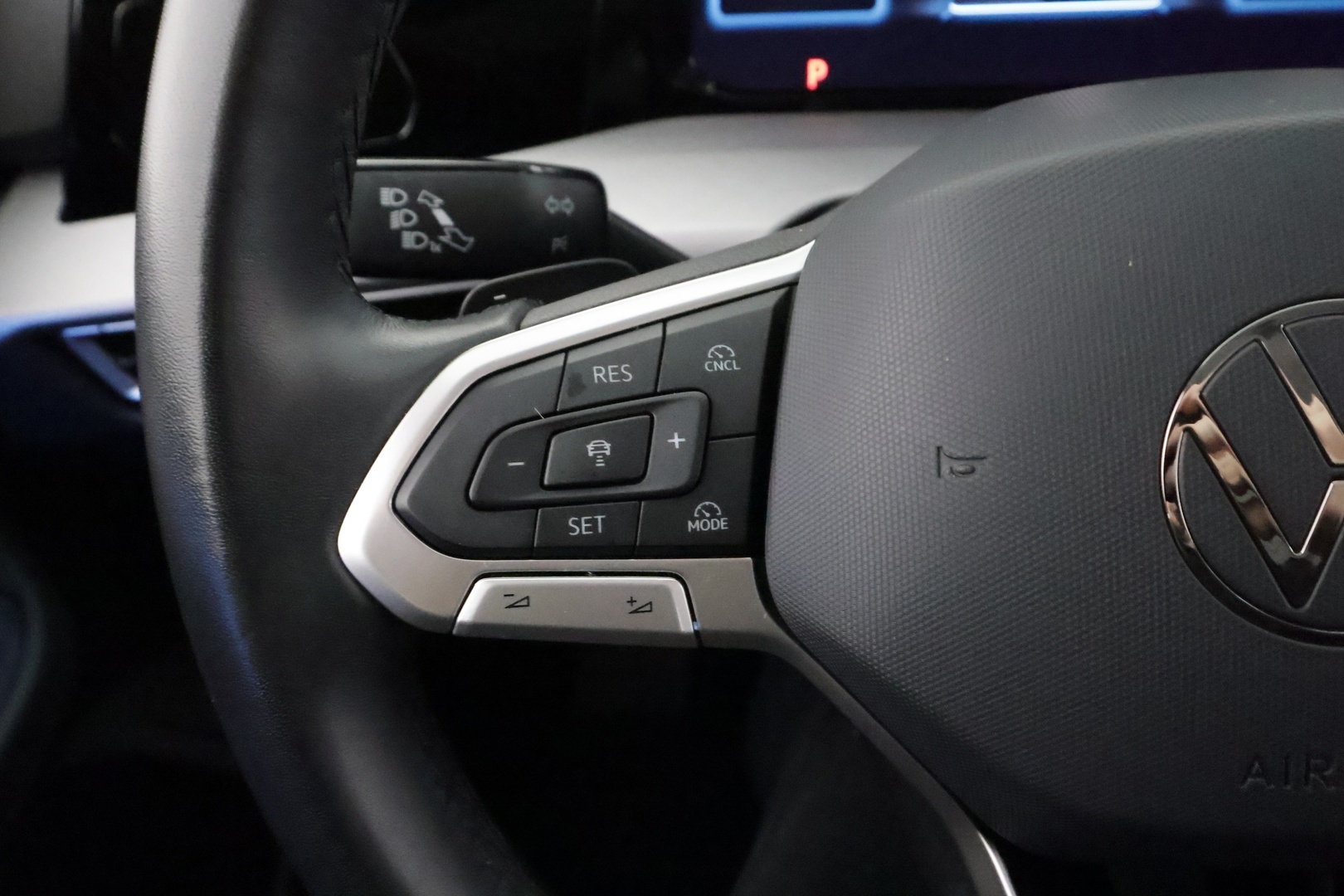 VOLKSWAGEN GOLF 2024