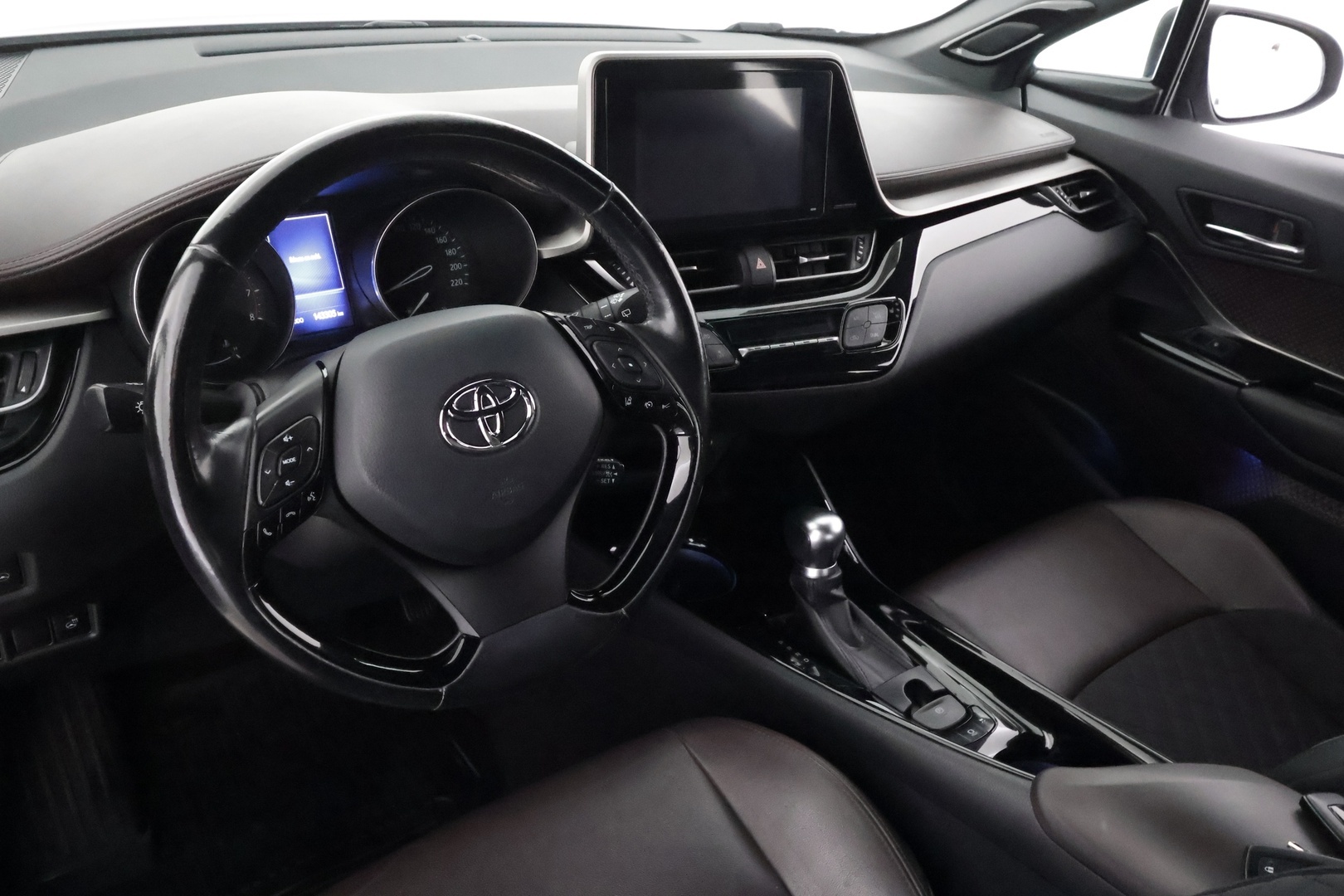 TOYOTA C-HR 2017