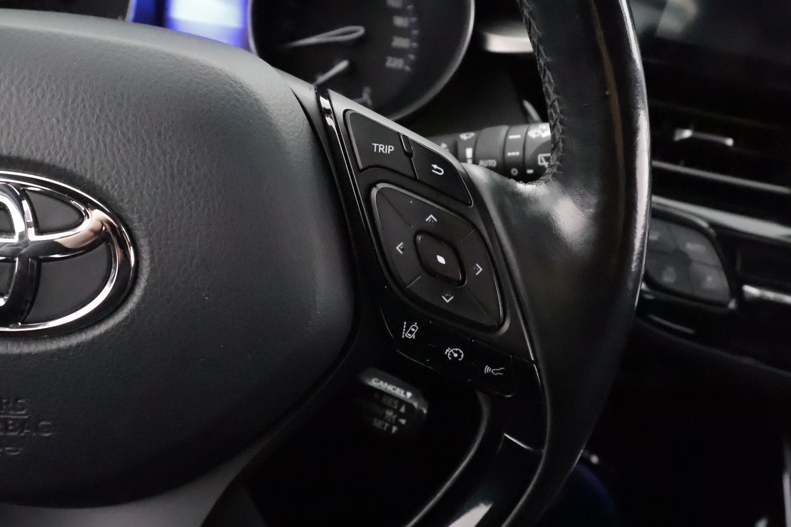 TOYOTA C-HR 2017
