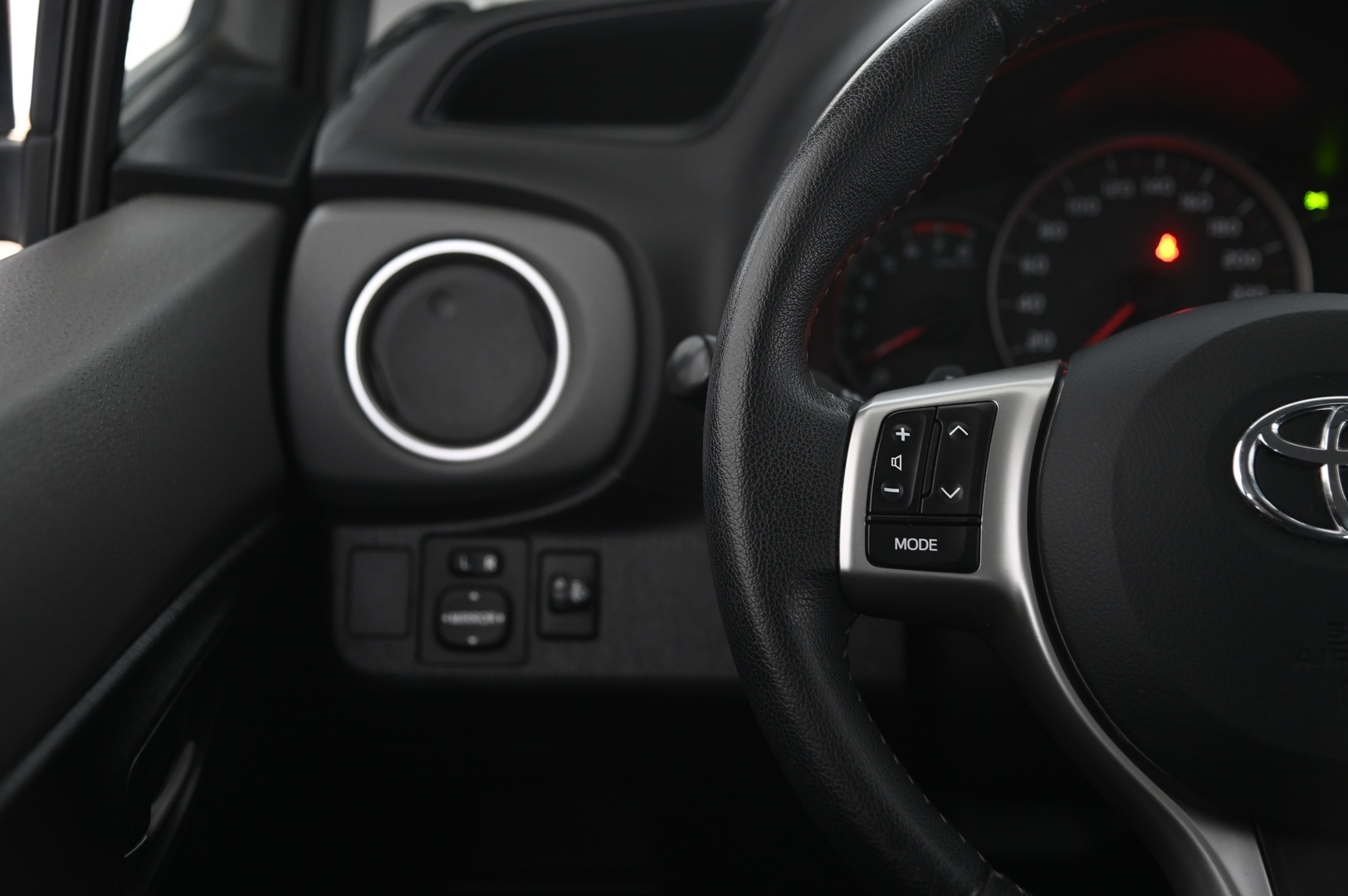 TOYOTA Yaris 2014