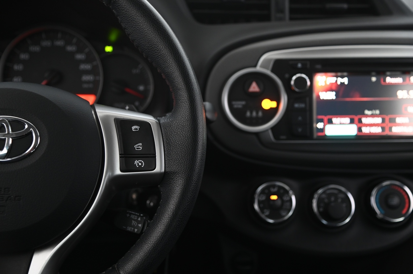 TOYOTA Yaris 2014