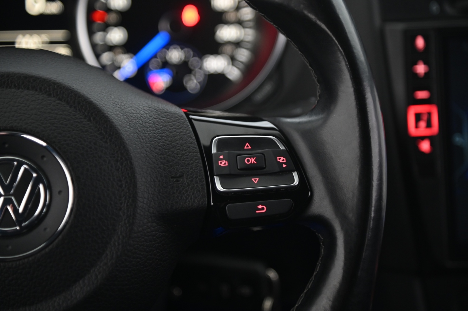 VOLKSWAGEN Golf 2012