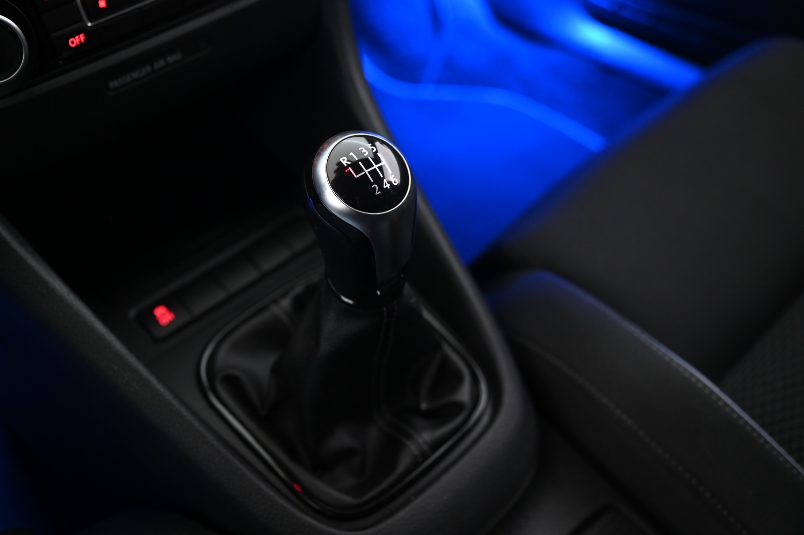 VOLKSWAGEN Golf 2012