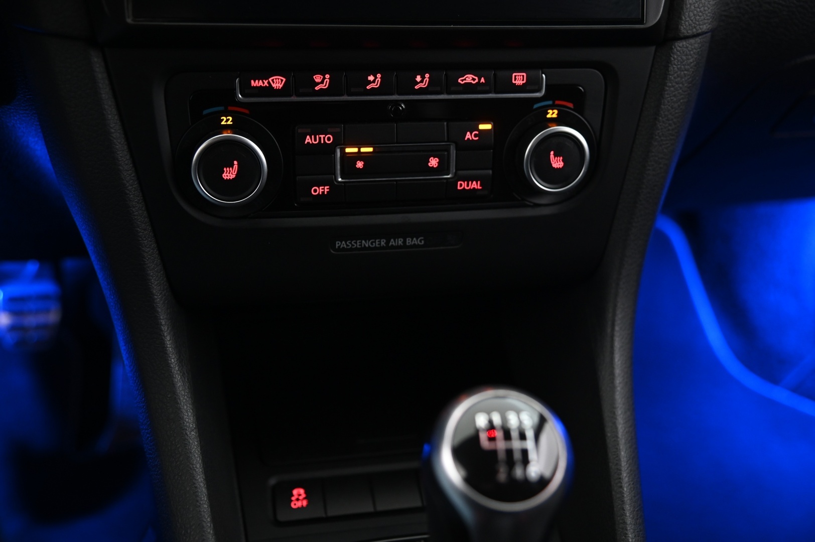 VOLKSWAGEN Golf 2012
