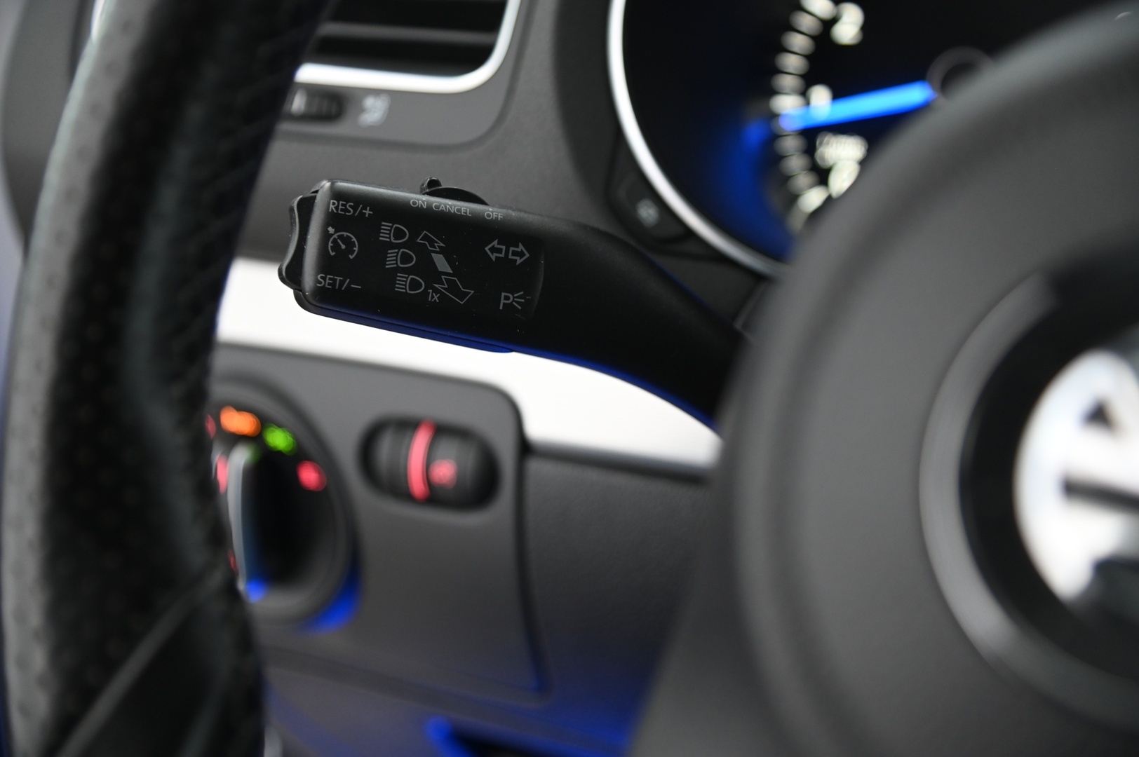 VOLKSWAGEN Golf 2012