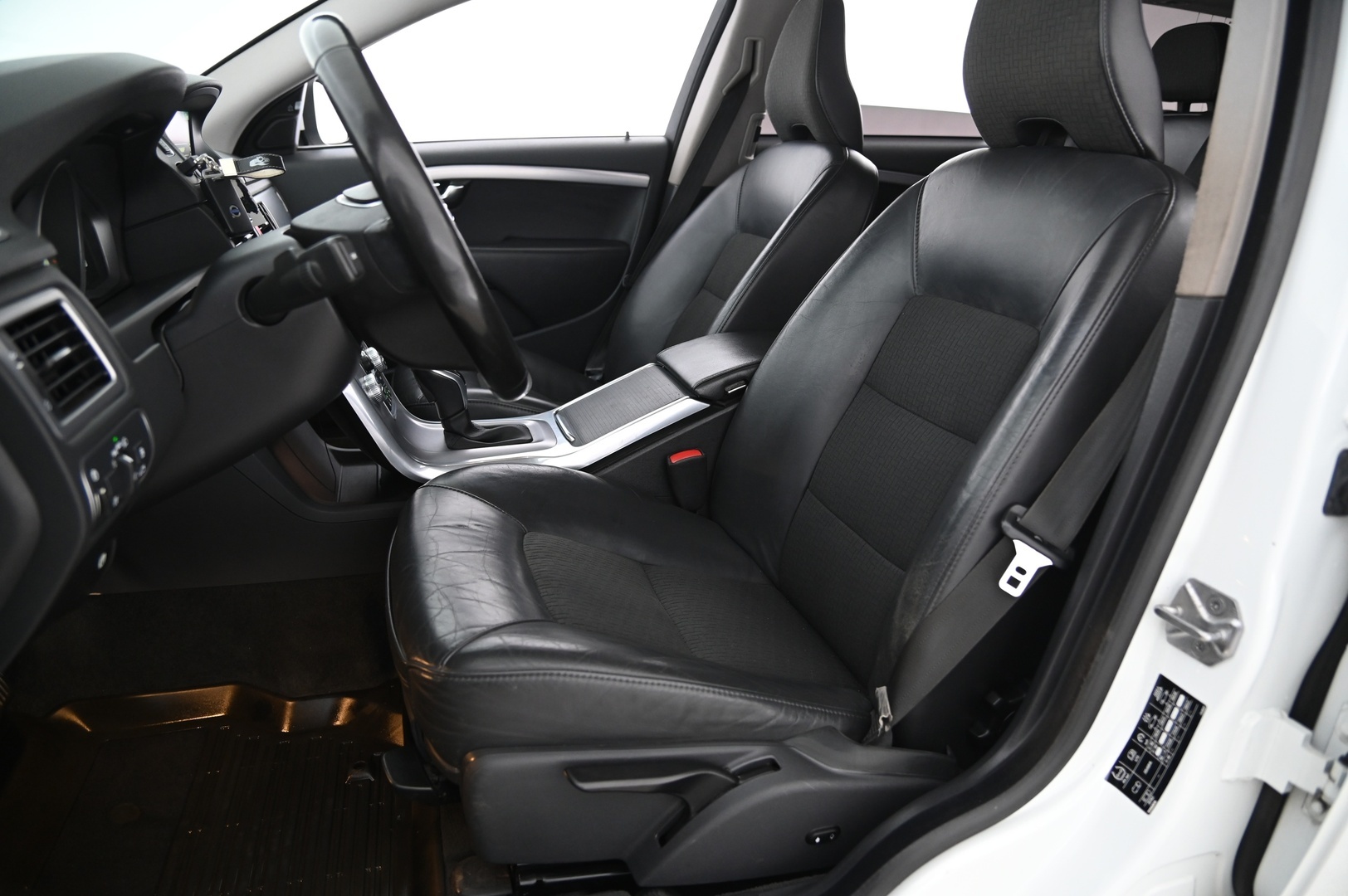 VOLVO V70 2015