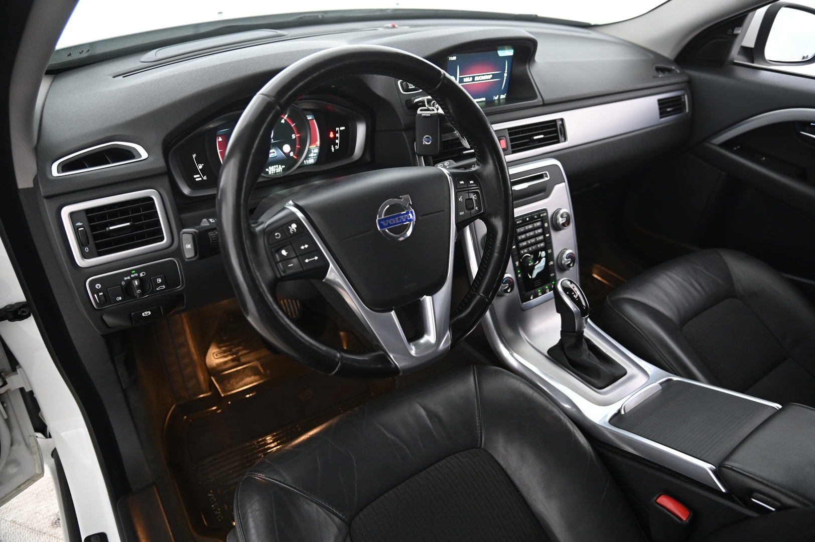 VOLVO V70 2015