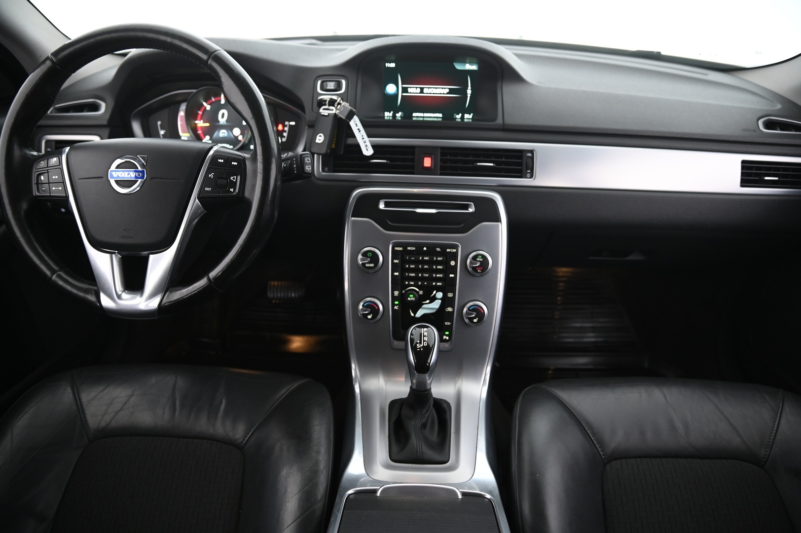 VOLVO V70 2015