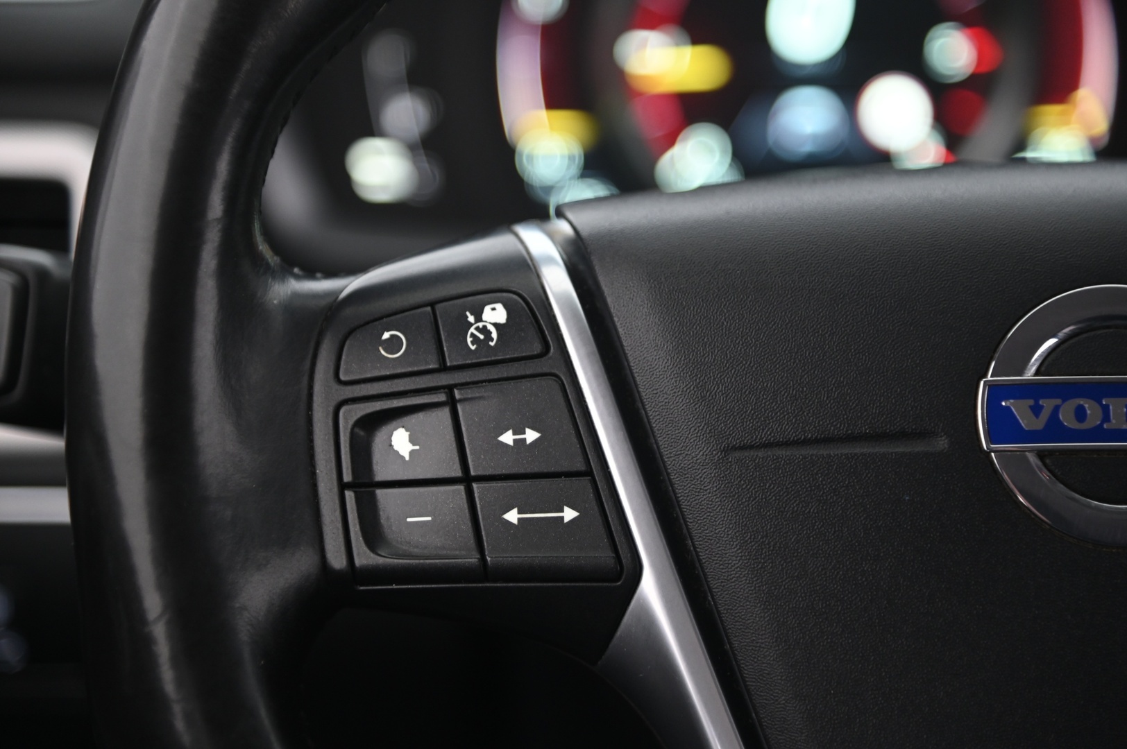 VOLVO V70 2015