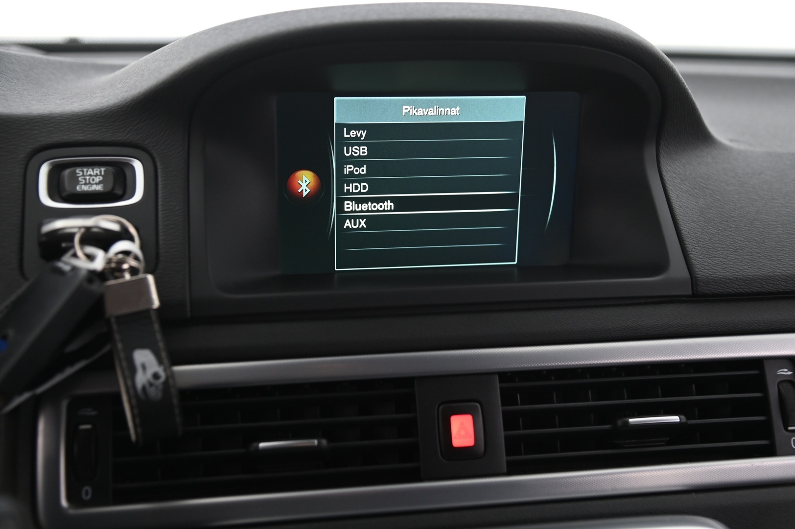 VOLVO V70 2015