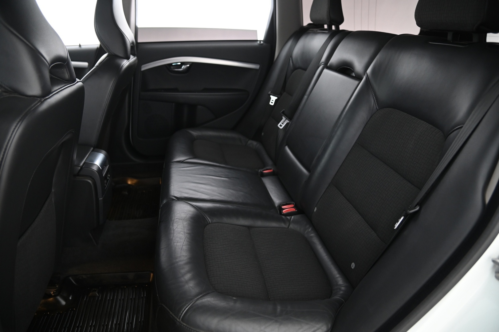 VOLVO V70 2015