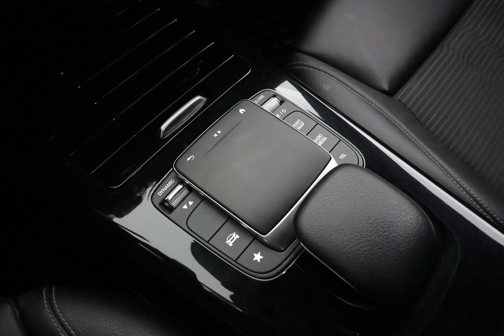 MERCEDES-BENZ CLA 2020