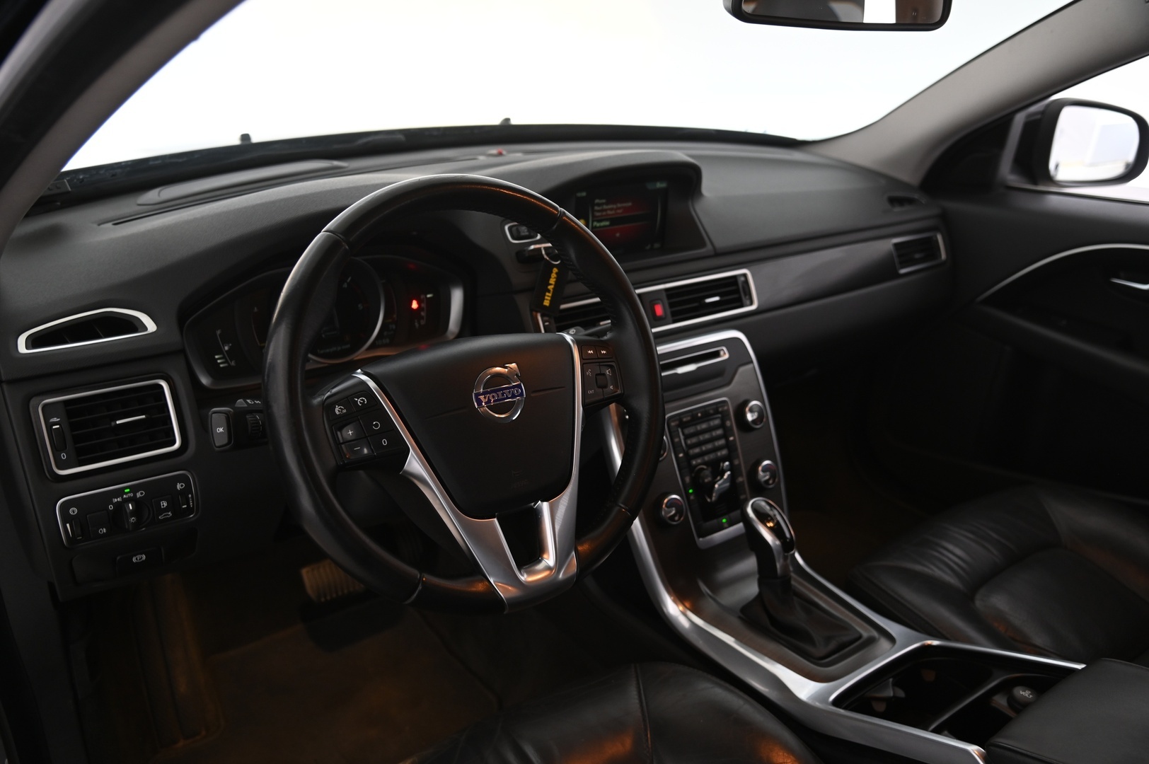 VOLVO V70 2016