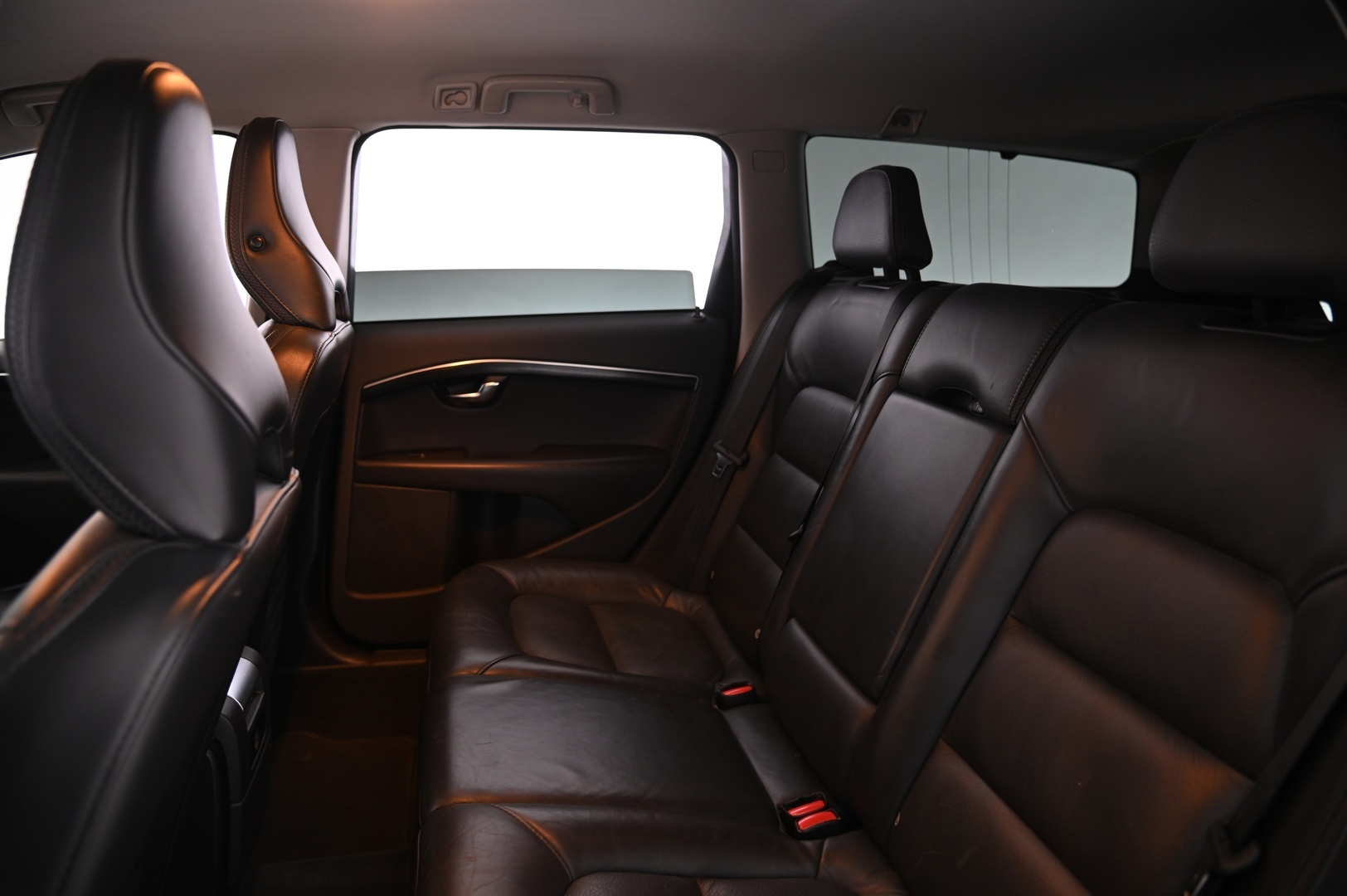 VOLVO V70 2016
