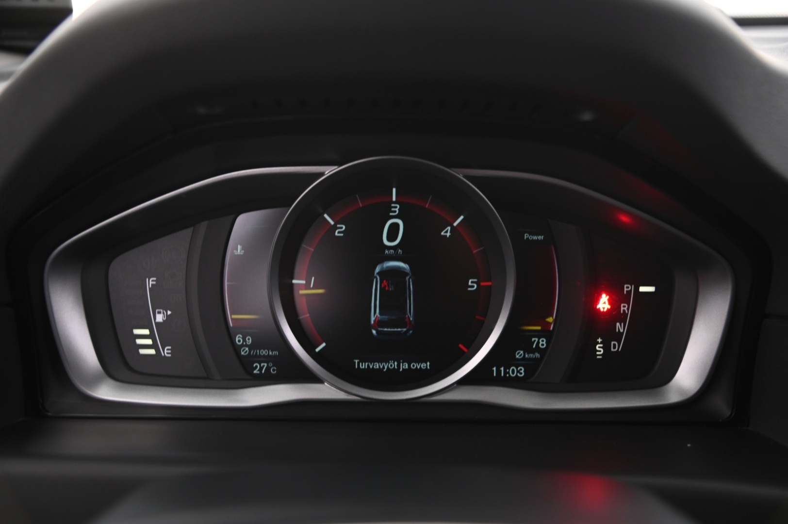 VOLVO V70 2016